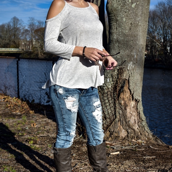 Last 1❣BUTTON BACK COLD SHOULDER TEE - Picture 4 of 5